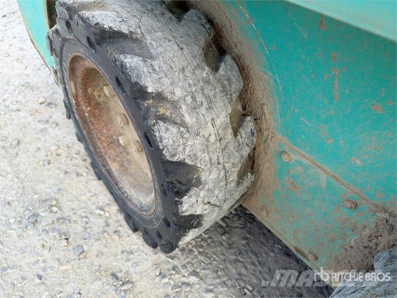 IHI Skid Steer Loader (Inoperable) Skid steer mini nakladalci