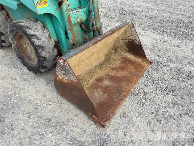 IHI Skid Steer Loader (Inoperable) Skid steer mini nakladalci