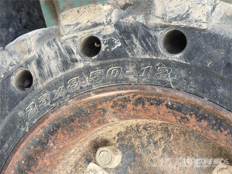 IHI Skid Steer Loader (Inoperable) Skid steer mini nakladalci