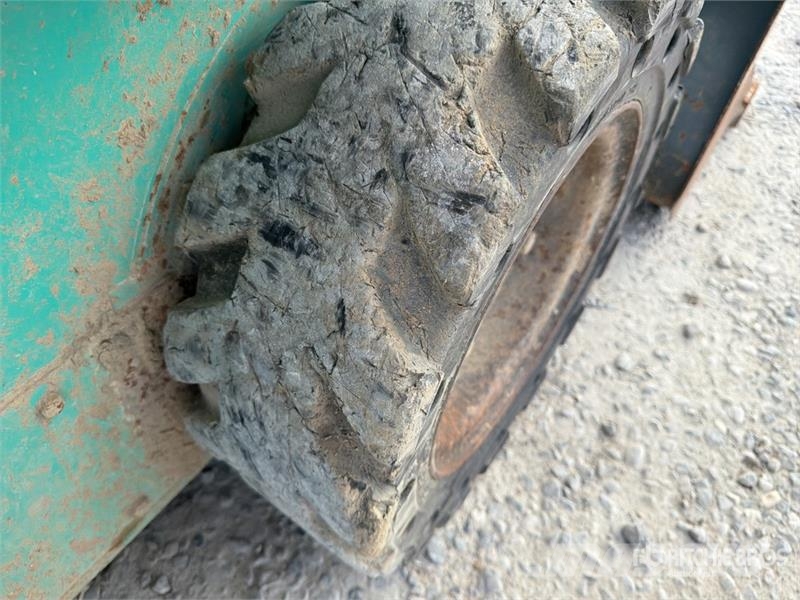 IHI Skid Steer Loader (Inoperable) Skid steer mini nakladalci