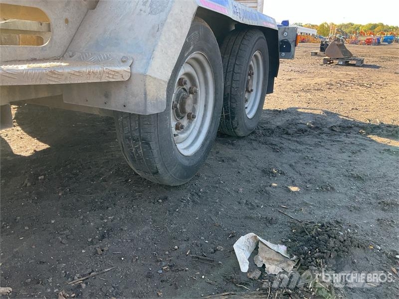 Indespension 2.8 m T/A Equipment Trailer مقطورات مركبات نقل
