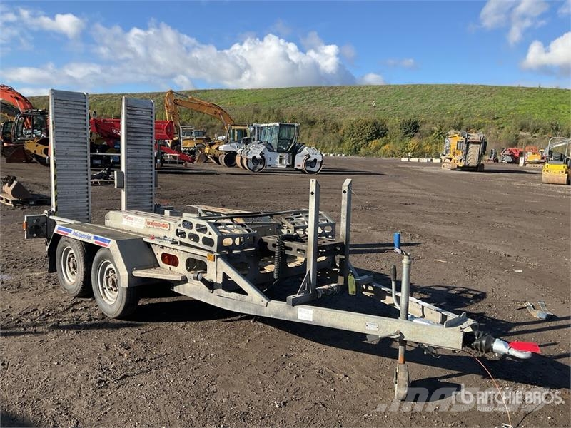 Indespension 2.8 m T/A Equipment Trailer مقطورات مركبات نقل