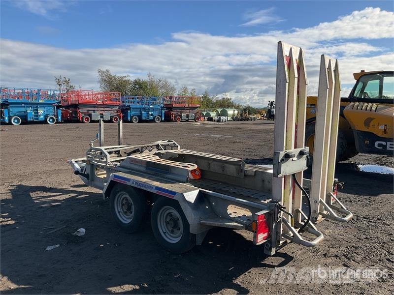 Indespension 2.8 m T/A Equipment Trailer مقطورات مركبات نقل