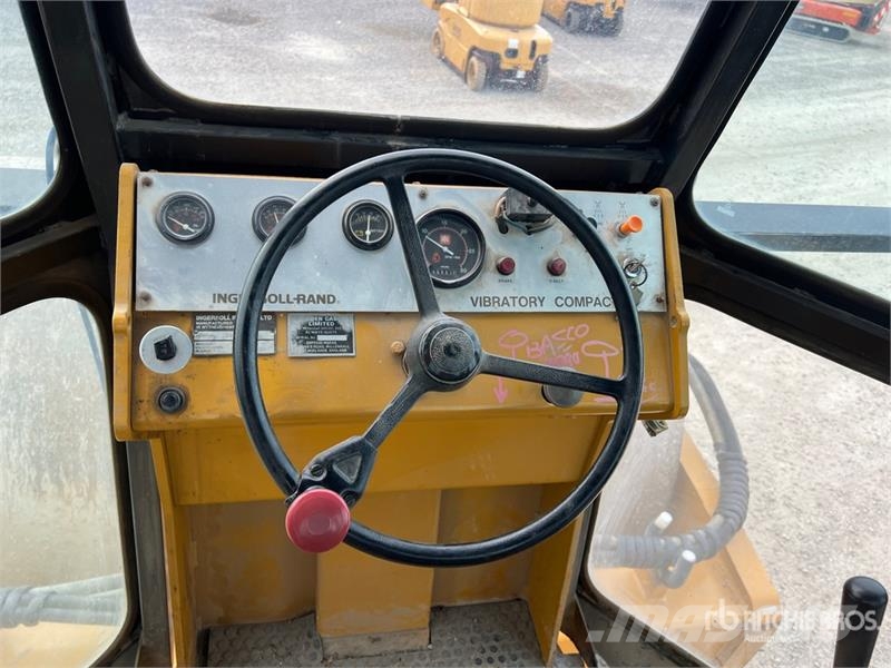 Ingersoll Rand SD150D Vibratory Smooth Drum Compactor Walzenzüge