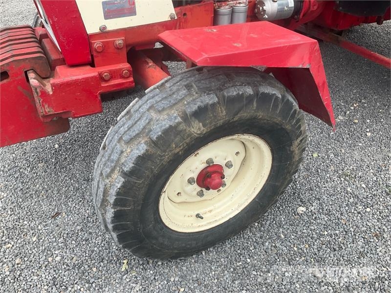 International 743 2WD Tractor Traktörler