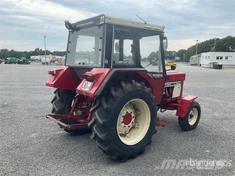 International 743 2WD Tractor Traktörler