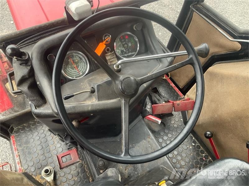 International 743 2WD Tractor Traktörler