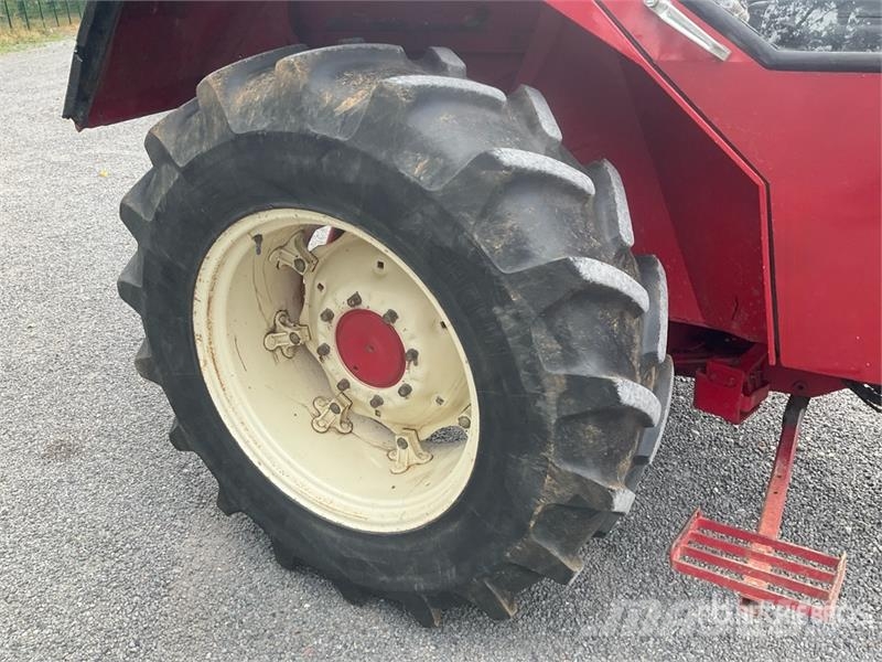 International 743 2WD Tractor Traktörler
