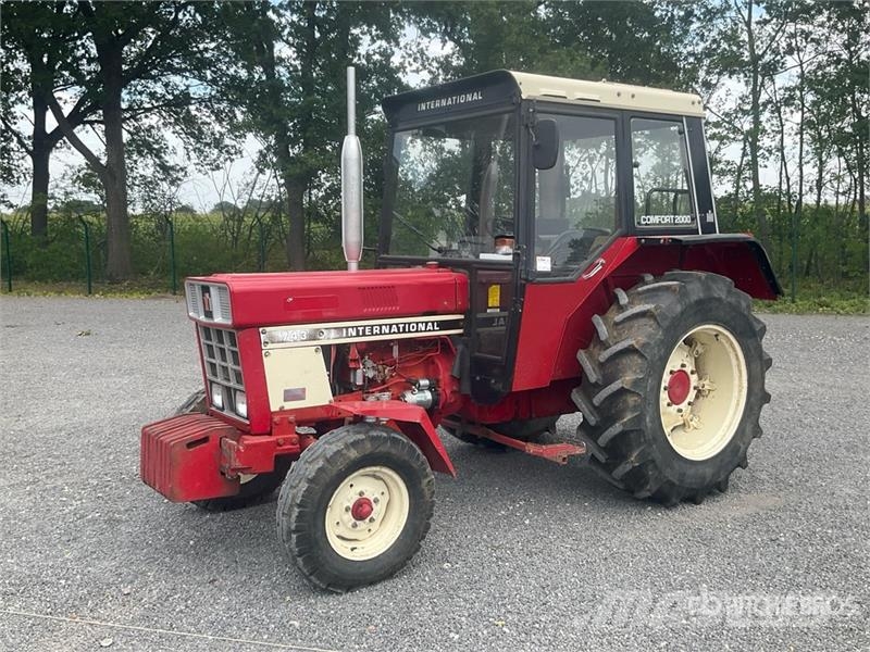 International 743 2WD Tractor Traktörler