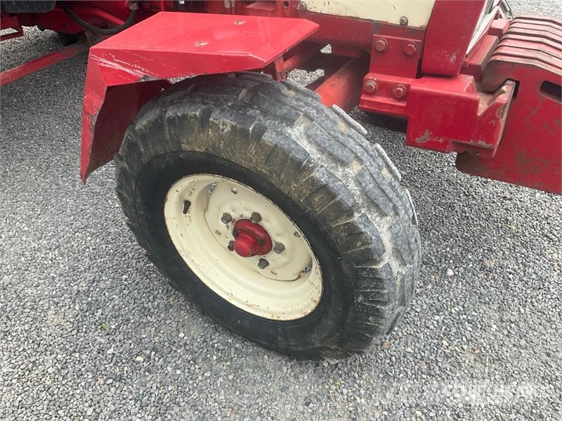 International 743 2WD Tractor Traktörler