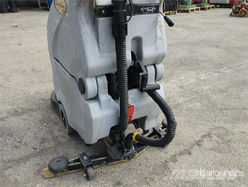 IPC CLT 40 B 50 Battery-Powered Walk Behind Floor Scru Other trailers