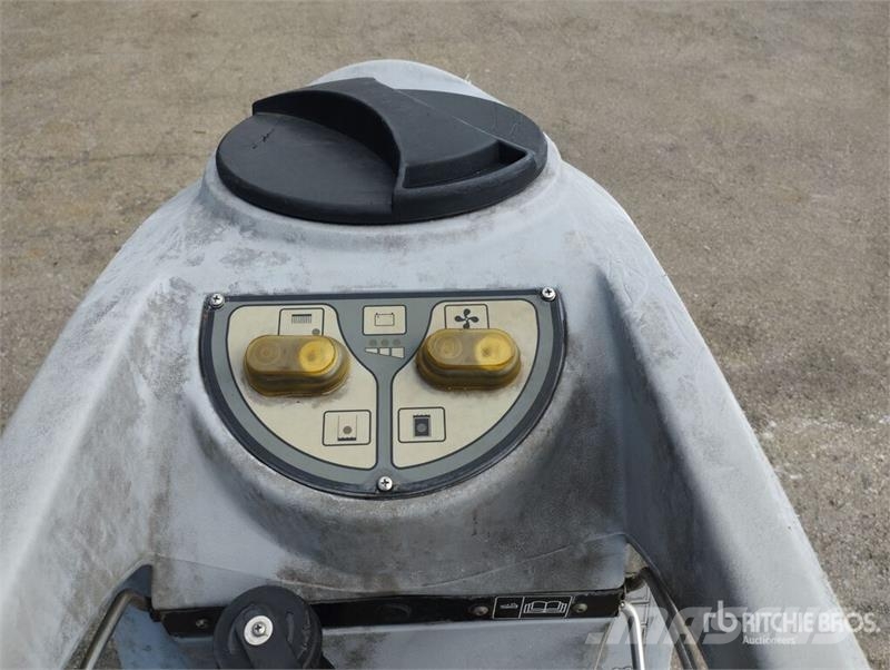 IPC CLT 40 B 50 Battery-Powered Walk Behind Floor Scru Other trailers