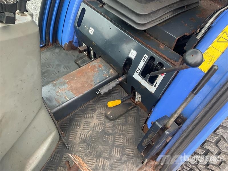 Iseki 2115 4WD Utility Tractor Τρακτέρ μικρών διαστάσεων