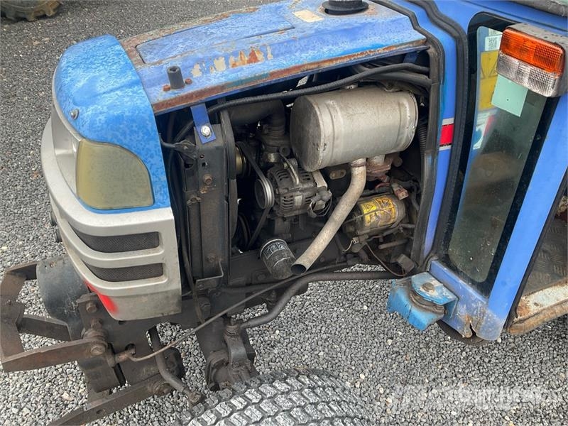 Iseki 2115 4WD Utility Tractor Τρακτέρ μικρών διαστάσεων
