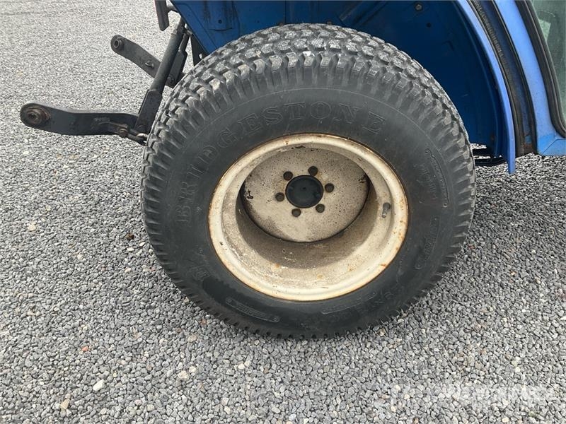 Iseki 2115 4WD Utility Tractor Τρακτέρ μικρών διαστάσεων