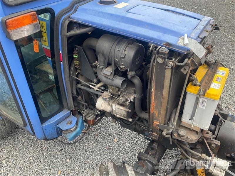 Iseki 2115 4WD Utility Tractor Τρακτέρ μικρών διαστάσεων