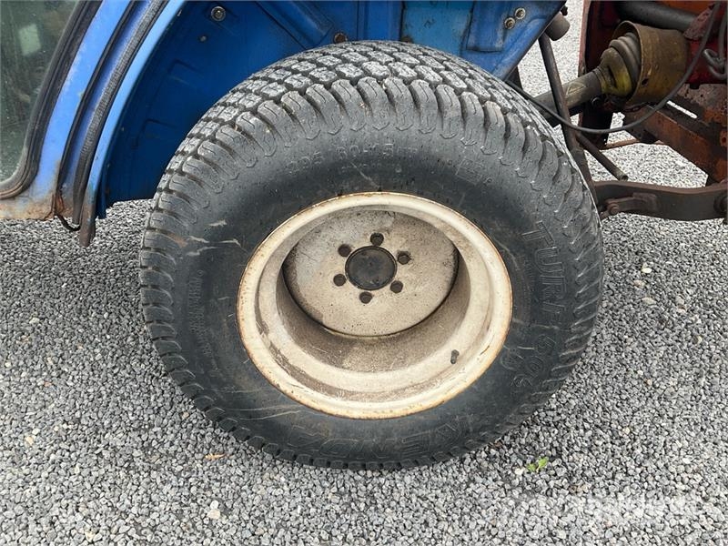 Iseki 2115 4WD Utility Tractor Τρακτέρ μικρών διαστάσεων