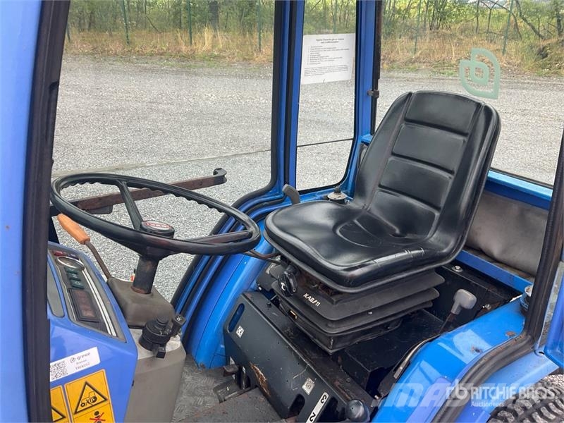 Iseki 2115 4WD Utility Tractor Τρακτέρ μικρών διαστάσεων