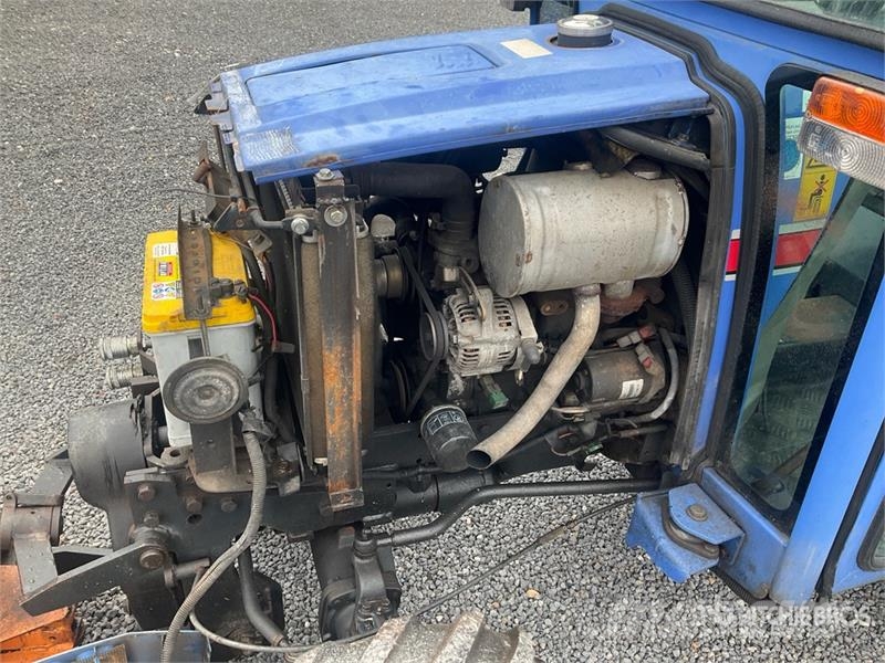 Iseki 2115 4WD Utility Tractor Τρακτέρ μικρών διαστάσεων