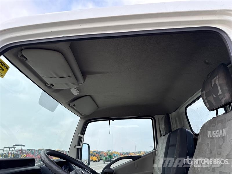 Isoli PNT205 NHD 18.1 m on Nissan Cabstar Cabstar 35.12  المنصات الهوائية المثبتة على شاحنة