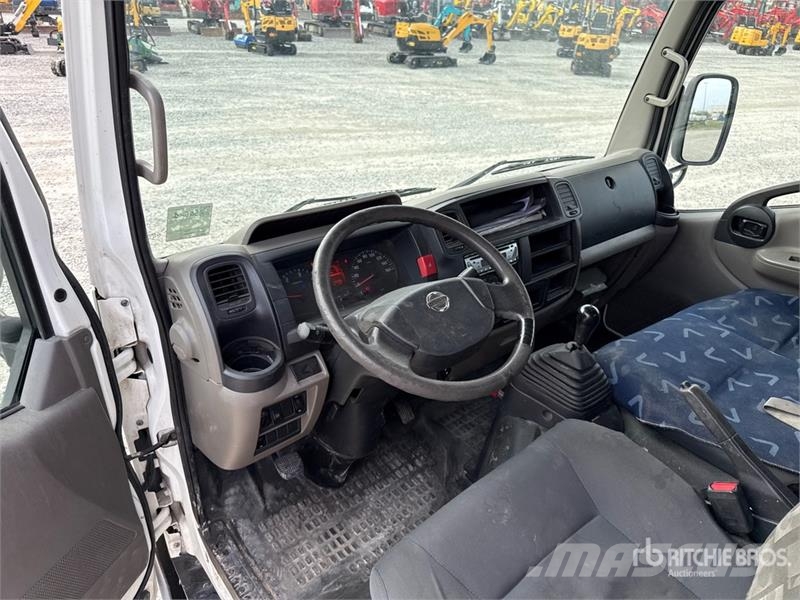 Isoli PNT205 NHD 18.1 m on Nissan Cabstar Cabstar 35.12  المنصات الهوائية المثبتة على شاحنة