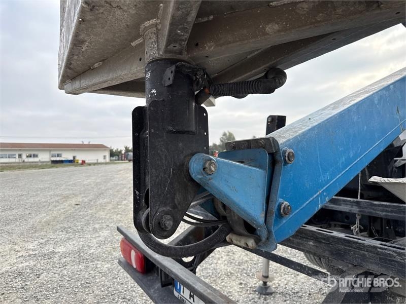 Isoli PNT205 NHD 18.1 m on Nissan Cabstar Cabstar 35.12  المنصات الهوائية المثبتة على شاحنة