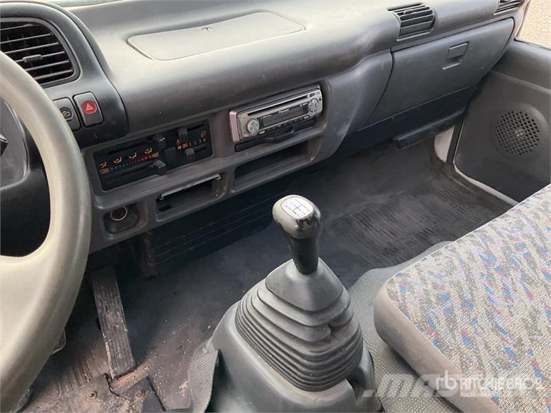 Isuzu NPR77-3,5 DC 4x2 Crew Cab Flatbed Truck Kamioni sa otvorenim sandukom