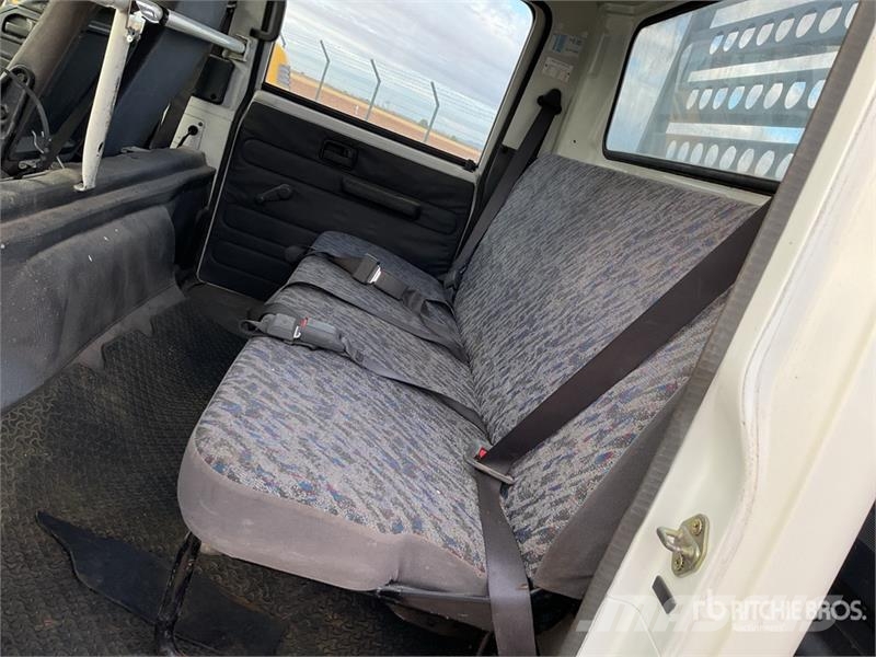 Isuzu NPR77-3,5 DC 4x2 Crew Cab Flatbed Truck Kamioni sa otvorenim sandukom