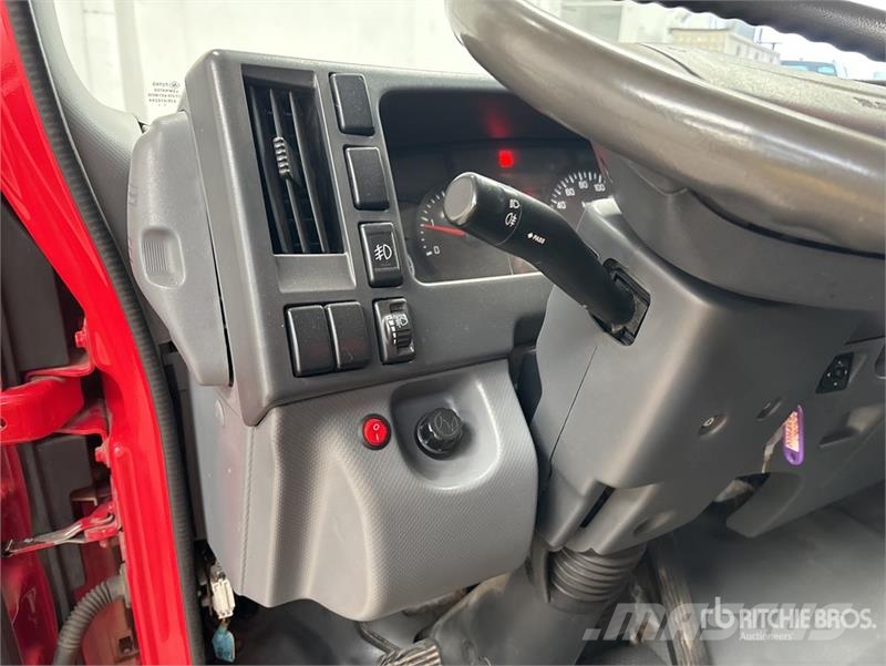 Isuzu NPR85-V 4x2 Van Truck Sanduk kamioni
