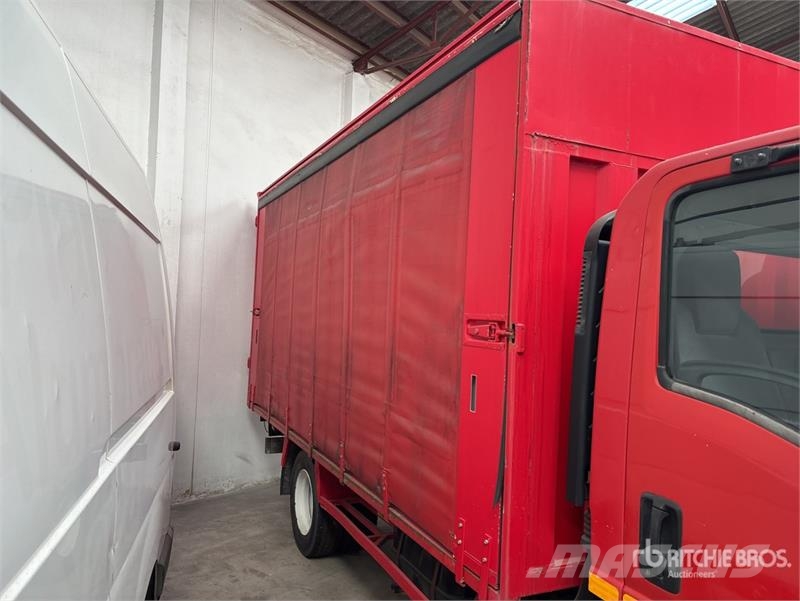 Isuzu NPR85-V 4x2 Van Truck Sanduk kamioni