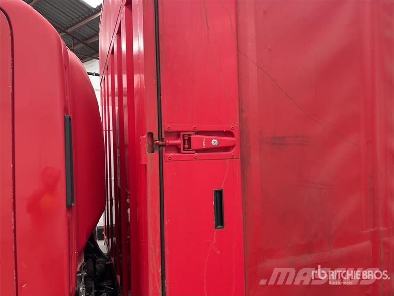 Isuzu NPR85-V 4x2 Van Truck Sanduk kamioni