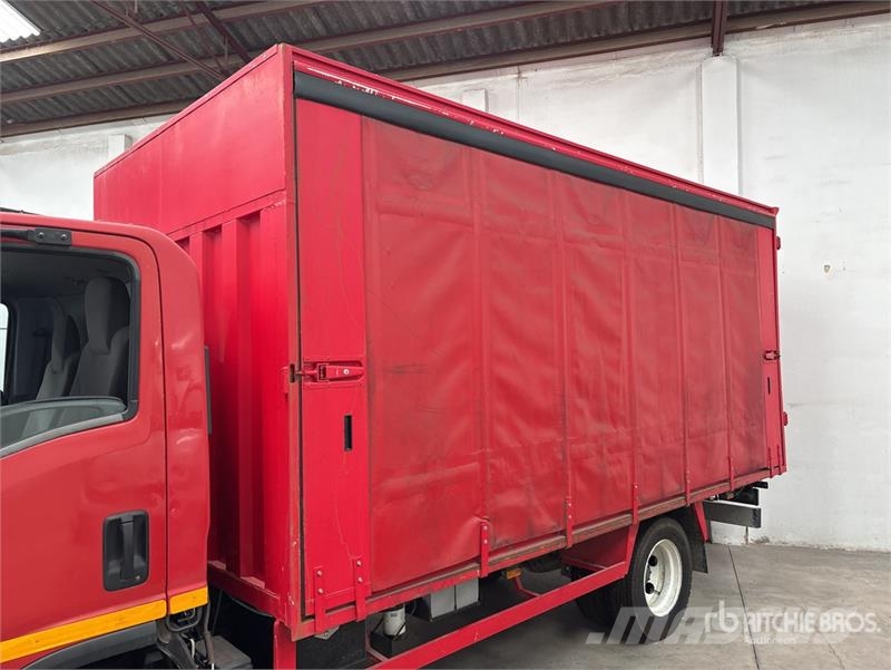 Isuzu NPR85-V 4x2 Van Truck Sanduk kamioni