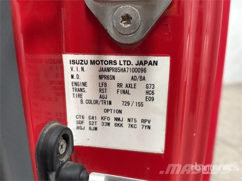 Isuzu NPR85-V 4x2 Van Truck Sanduk kamioni
