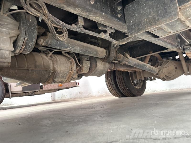 Isuzu NPR85-V 4x2 Van Truck Sanduk kamioni