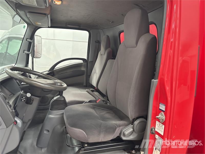 Isuzu NPR85-V 4x2 Van Truck Sanduk kamioni