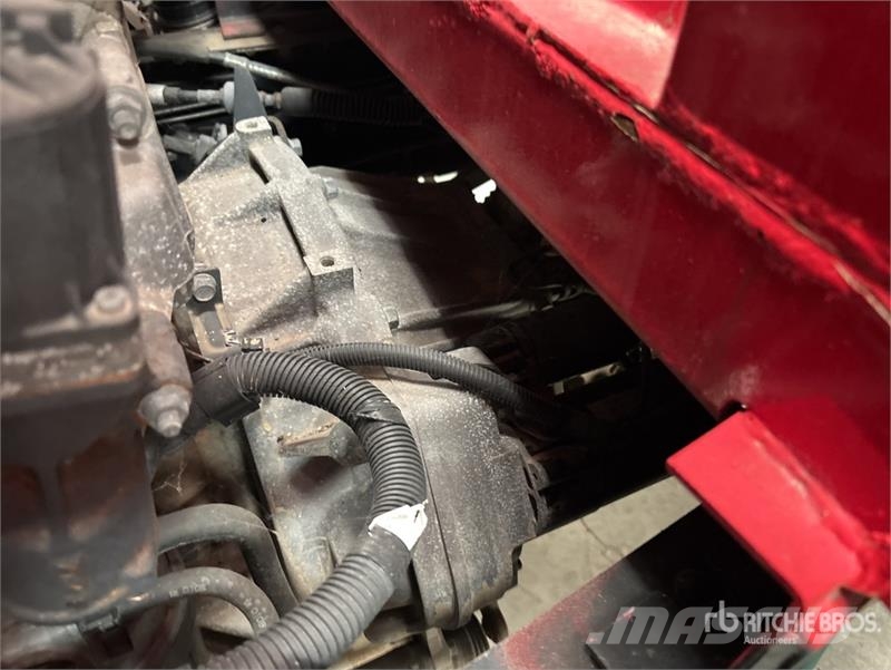 Isuzu NPR85-V 4x2 Van Truck Sanduk kamioni