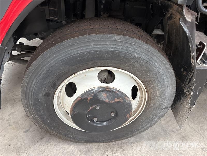 Isuzu NPR85-V 4x2 Van Truck Sanduk kamioni