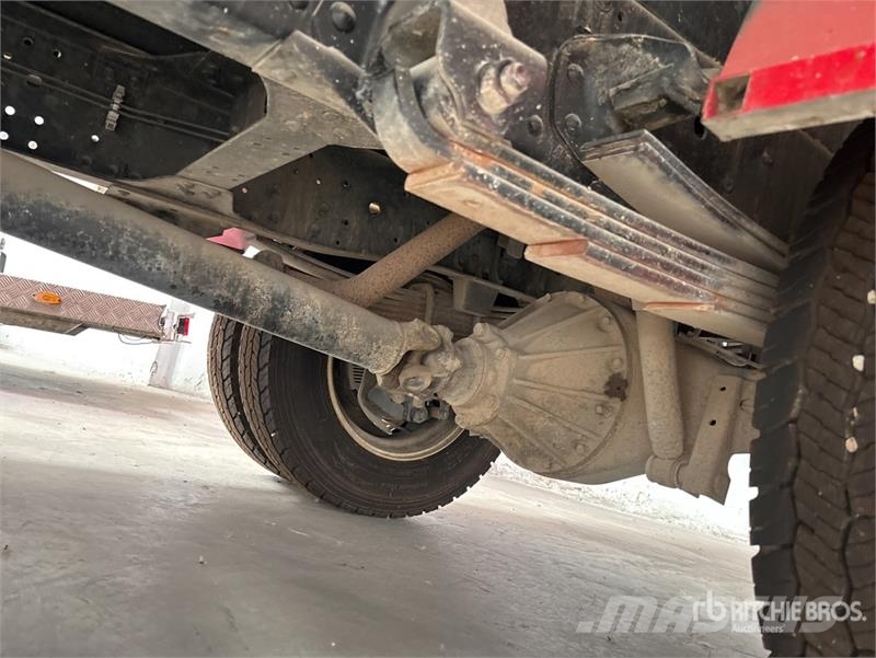 Isuzu NPR85-V 4x2 Van Truck Sanduk kamioni