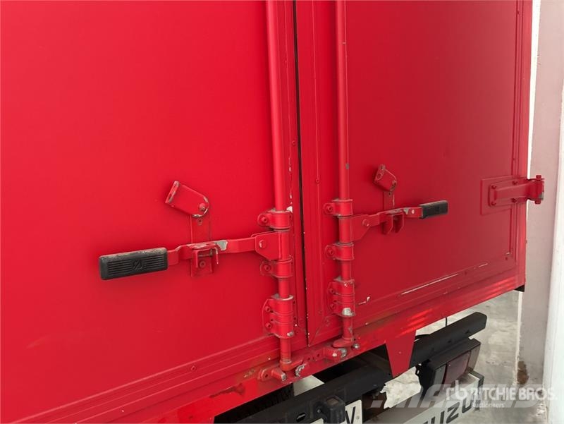 Isuzu NPR85-V 4x2 Van Truck Sanduk kamioni