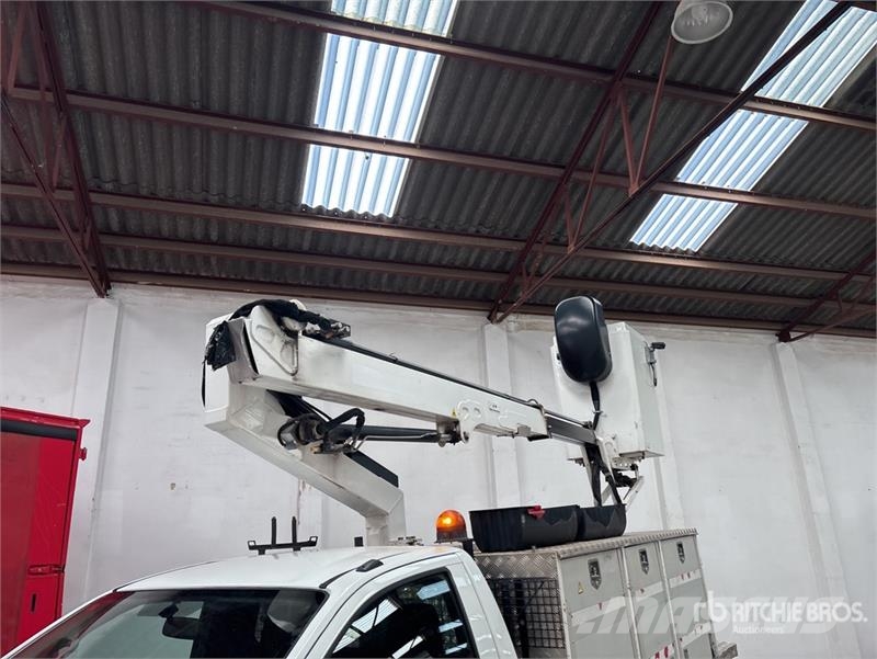 Isuzu on Isuzu D-Max 4x4 Bucket Truck Plataformas sobre camión