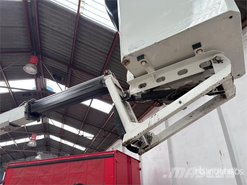 Isuzu on Isuzu D-Max 4x4 Bucket Truck Plataformas sobre camión