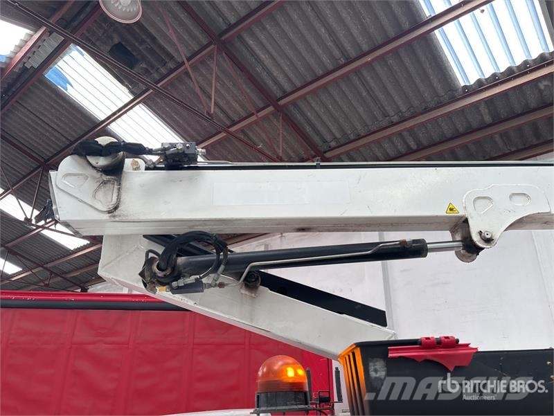 Isuzu on Isuzu D-Max 4x4 Bucket Truck Plataformas sobre camión