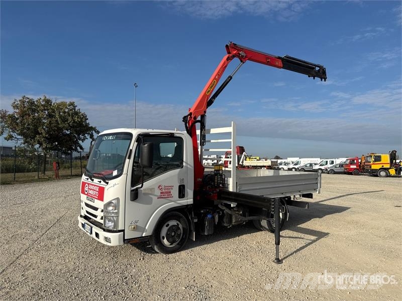Isuzu PK3400B 990 kg on Isuzu N1R Flatbed Truck with Cra Camiones grúa