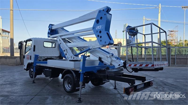 Isuzu Socage 20D 20 m on  Isuzu M21 Bucket Truck المنصات الهوائية المثبتة على شاحنة