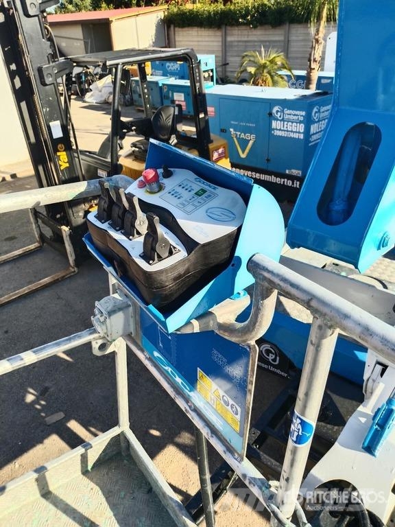 Isuzu Socage 20D 20 m on  Isuzu M21 Bucket Truck المنصات الهوائية المثبتة على شاحنة
