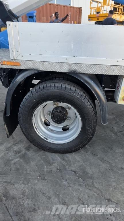 Isuzu Socage 20D 20 m on  Isuzu M21 Bucket Truck المنصات الهوائية المثبتة على شاحنة