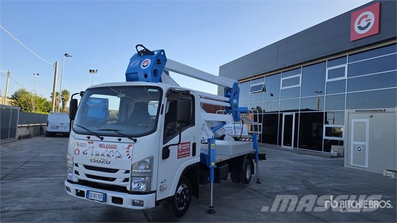 Isuzu Socage 20D 20 m on  Isuzu M21 Bucket Truck المنصات الهوائية المثبتة على شاحنة