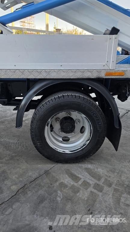Isuzu Socage 20D 20 m on  Isuzu M21 Bucket Truck المنصات الهوائية المثبتة على شاحنة
