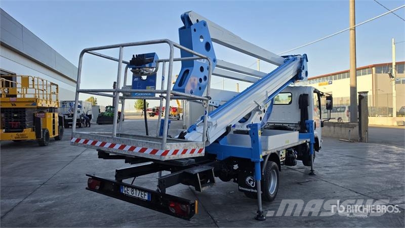 Isuzu Socage 20D 20 m on  Isuzu M21 Bucket Truck المنصات الهوائية المثبتة على شاحنة