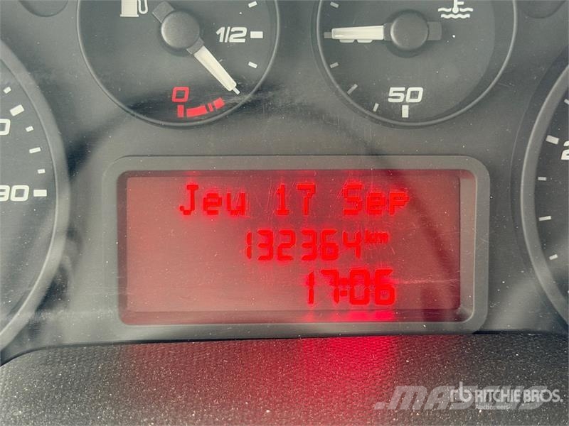 Iveco 35C14 Camion Benne Dump Truck Camion benne